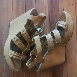 yellow wedge shoe (slight wear)